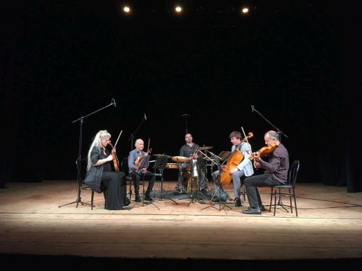 Imatge de fons
           difuminada