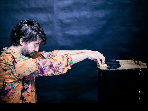 Imatge de fons
           difuminada