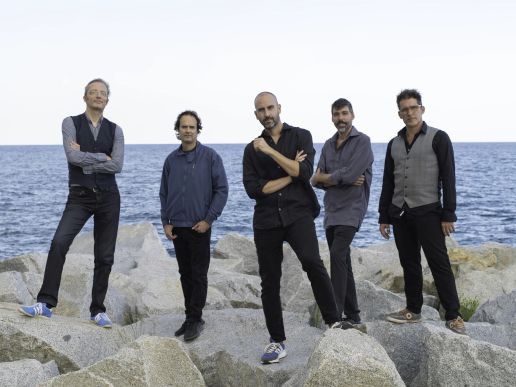 Imatge de fons
           difuminada