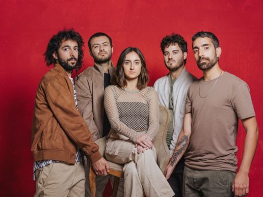 Imatge de fons
           difuminada