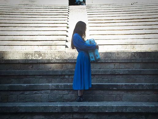 Imatge de fons
           difuminada