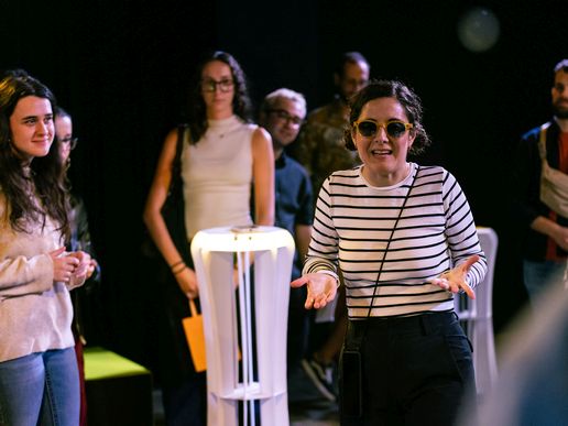 Imatge de fons
           difuminada