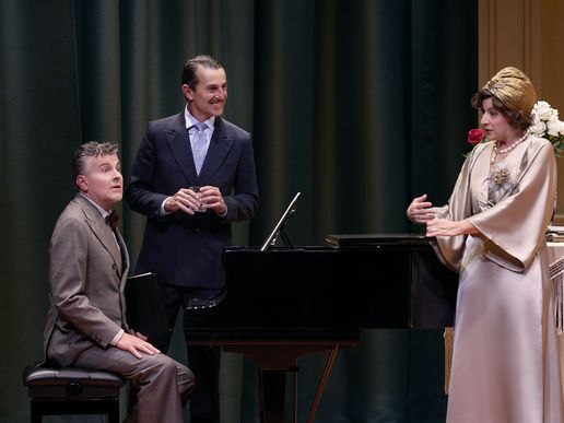 Imatge de fons
           difuminada