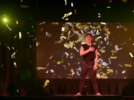 Imatge de fons
           difuminada