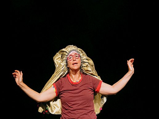 Imagen de Frutal (diari de moviment d'una pallassa oncològica) en Teatre Municipal Ateneu de Sant Celoni - Sala petita.